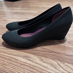 Crocs black Lina pump wedges. Size 8.